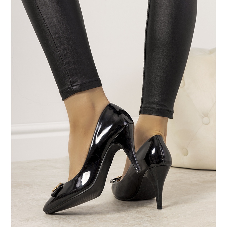 Zapatos beige sobre tacón de aguja Precious negro 1