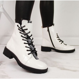 Vinceza W JAN32B botas asimétricas lacadas en blanco 2 Vinceza W JAN32B botas asimétricas lacadas en blanco 2