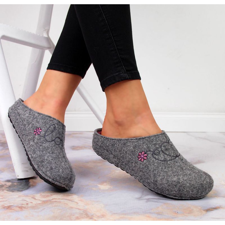 Pantuflas con bordado Panto Fino W INT1632 gris 1