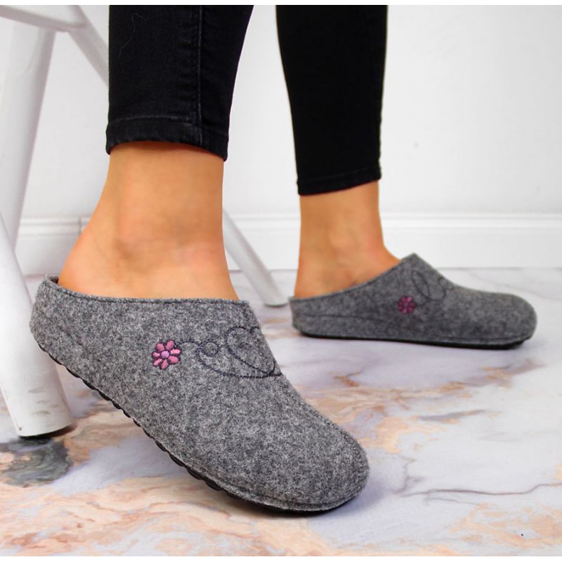 Pantuflas con bordado Panto Fino W INT1632 gris 2