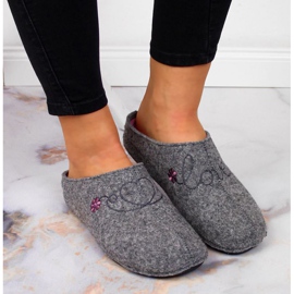 Pantuflas con bordado Panto Fino W INT1632 gris 3