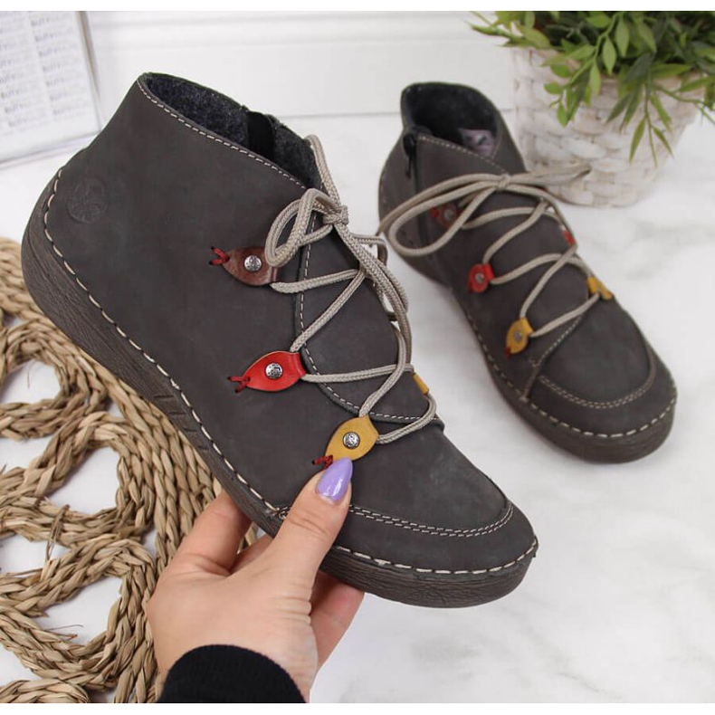 Botas grises aisladas W Rieker 52542-42 1