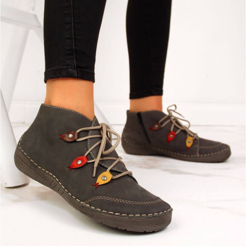 Botas grises aisladas W Rieker 52542-42 2