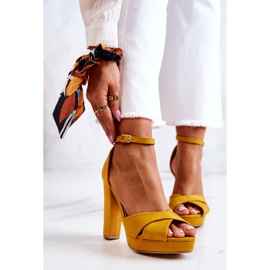 FM1 Sandalias De Ante En Un Post Amarillo Lanelle 2