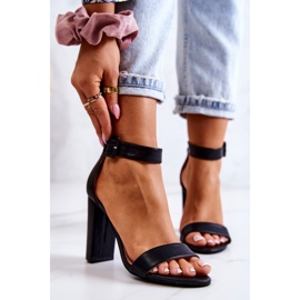 Sandalias georgina negras en los talones negro 2