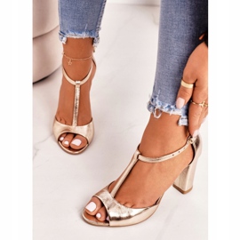 Sandalias de cuero en una barra Laura Messi 1916 Dorado 3