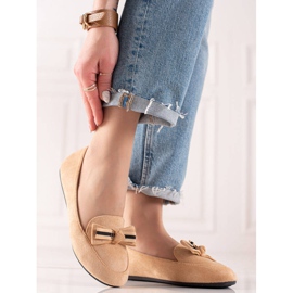 TRENDI Señores clásicos con un arco beige 2 TRENDI Señores clásicos con un arco beige 2