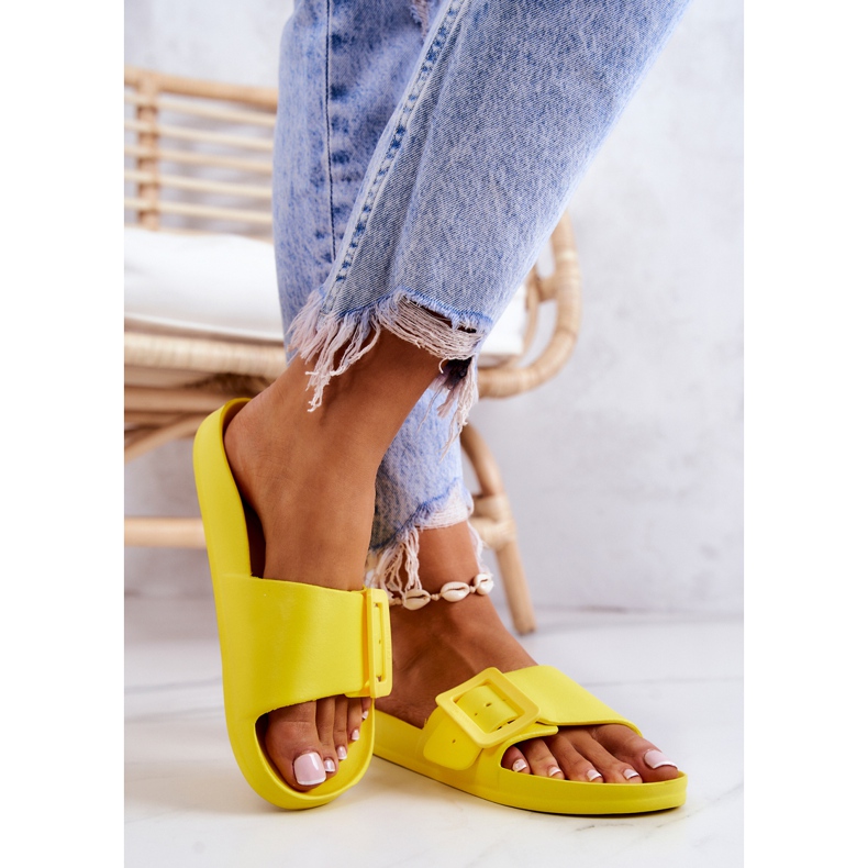 Big Star Pantuflas Mujer Estrella Grande con Hebilla FF274A392 Amarillo 2