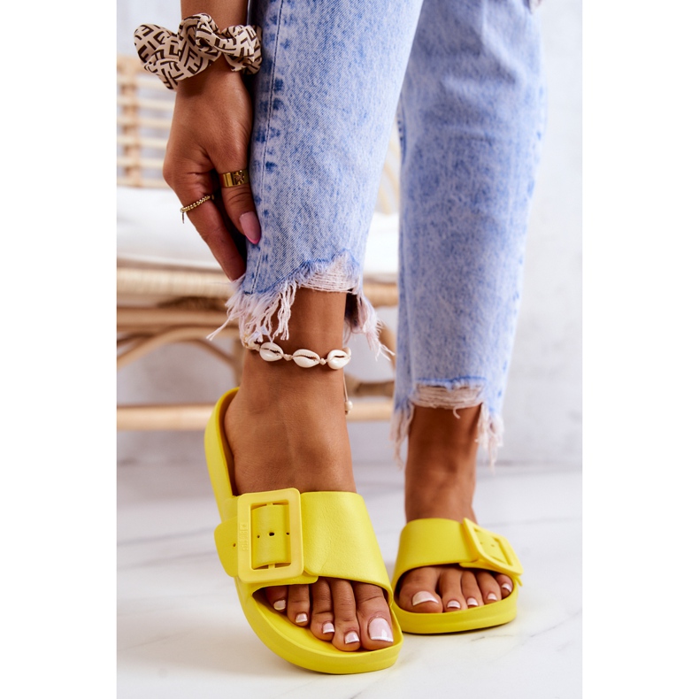 Big Star Pantuflas Mujer Estrella Grande con Hebilla FF274A392 Amarillo 1