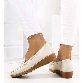 Mocasines beige en el tacón de cuña Dalal 1