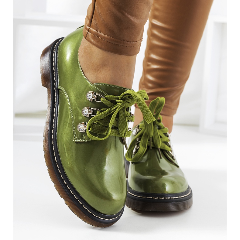 Zapatos lacados en verde de Kristina 1