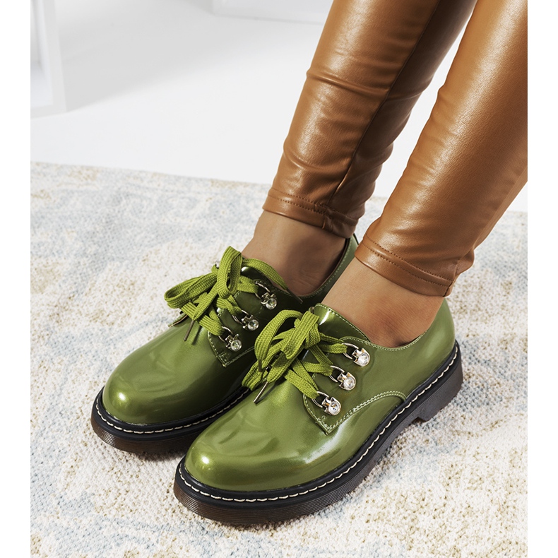 Zapatos lacados en verde de Kristina 2
