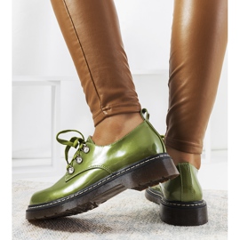 Zapatos lacados en verde de Kristina 3