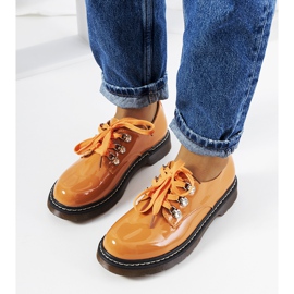 Zapatos lacados en naranja de Kristina 3