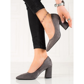 Bestelle Zapatos de tacón de ante en un pilar gris 1 Bestelle Zapatos de tacón de ante en un pilar gris 1