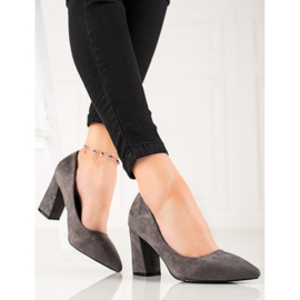 Bestelle Zapatos de tacón de ante en un pilar gris 4