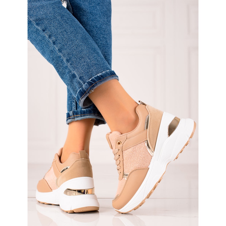 Diamantique Zapatillas con estilo en la plataforma beige 2