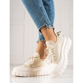 TRENDI Zapatillas caladas en la plataforma beige 2
