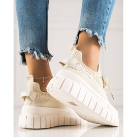 TRENDI Zapatillas caladas en la plataforma beige 4