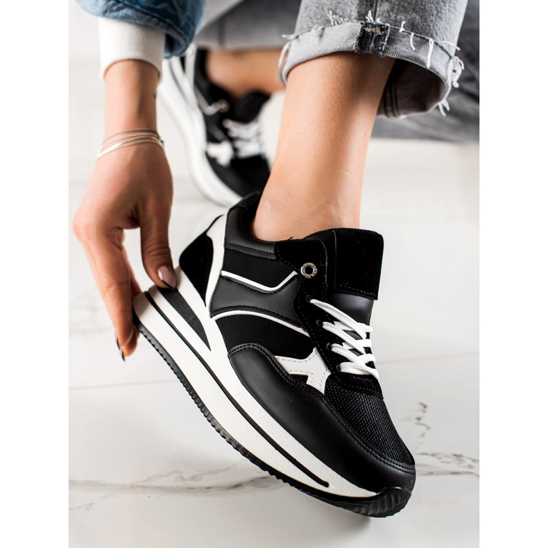 TRENDI se cuela negro en la plataforma 1