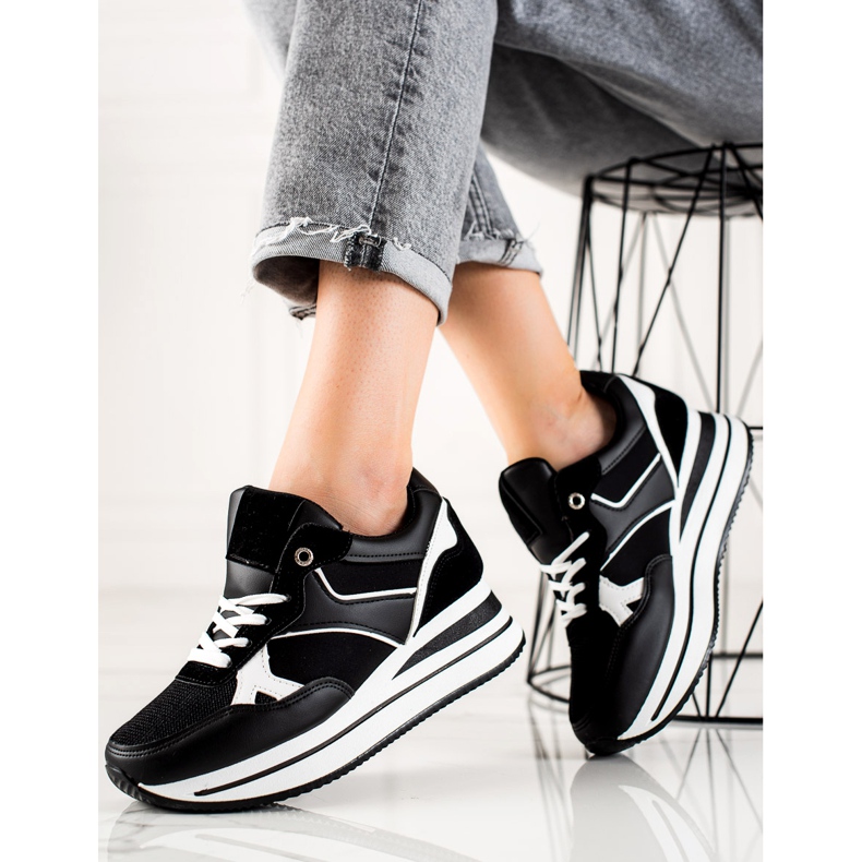 TRENDI se cuela negro en la plataforma 2