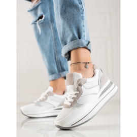 TRENDI Grey se cuela en la plataforma blanco gris 2
