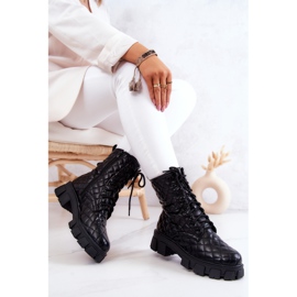 PG2 Botas Maureen negras acolchadas en un poste negro 1 PG2 Botas Maureen negras acolchadas en un poste negro 1