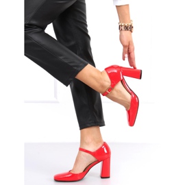 Bombas expuestas en el poste Frida Red rojo 5