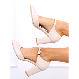 Bombas expuestas en el poste Frida Beige 4