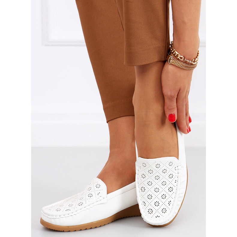 Cukki Mocasines blancos calados para mujer 1 Cukki Mocasines blancos calados para mujer 1