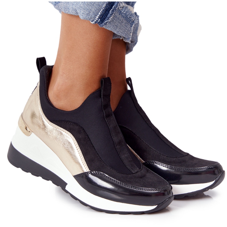 Zapatillas Evento con cuña 21PB35-4000 negro dorado 3