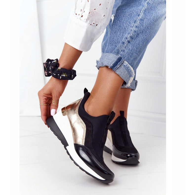 Zapatillas Evento con cuña 21PB35-4000 negro dorado 1