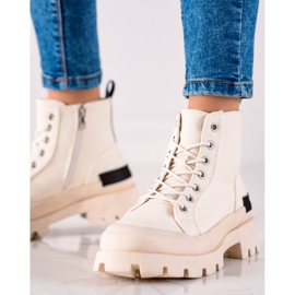 Tramperos en la plataforma S. Barski beige 3