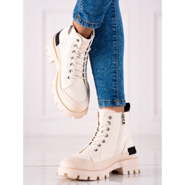 Tramperos en la plataforma S. Barski beige 1