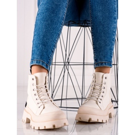 Tramperos en la plataforma S. Barski beige 2