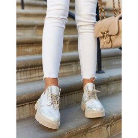 Zapatos En La Suela Masiva Nicole 2701/004 Blanco y Oro beige dorado 2