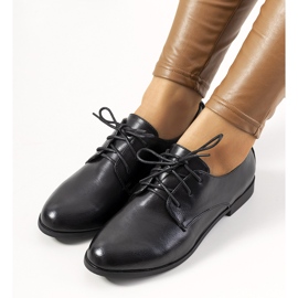 Zapatos negros de mujer de Ermen. 1