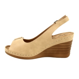Sandalias de cuña para mujeres con decoración Evento 22SD98-4544 beige 1