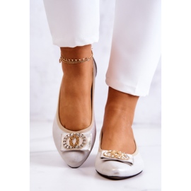 PA2 Bailarinas De Piel Con Adorno Joliet Blanco Y Dorado 3