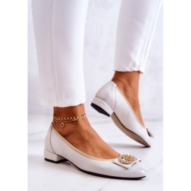 PA2 Bailarinas De Piel Con Adorno Joliet Blanco Y Dorado 7