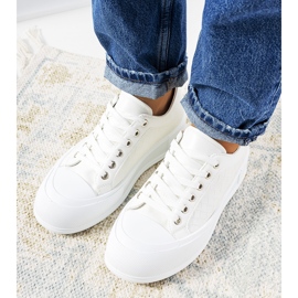 Zapatillas blancas sobre una suela gruesa de Luther. blanco 3