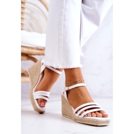FJ1 Sandalias blancas de Luisiana en una cuña blanco 2