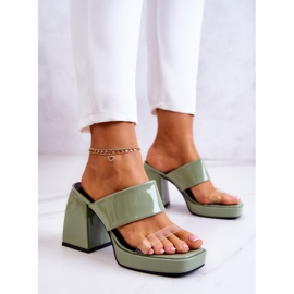 FM1 Zapatillas barnizadas en una barra verde de Seattle 4