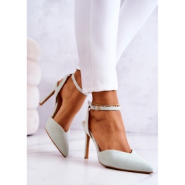 Tacones con hebilla de ante verde claro Kharen 2