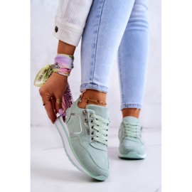 FB2 Zapatos deportivos de gamuza en una plataforma junto al río verde claro 2 FB2 Zapatos deportivos de gamuza en una plataforma junto al río verde claro 2