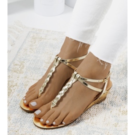 Sandalias doradas cuña abierta Rebeka dorado 1