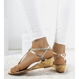 Sandalias doradas cuña abierta Rebeka dorado 2
