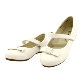 Bailarinas blancas con lazo de velcro. blanco 2
