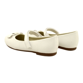 Bailarinas blancas con lazo de velcro. blanco 5