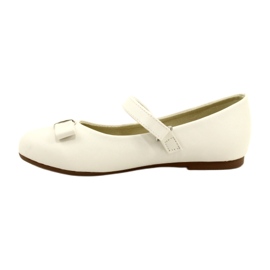 Bailarinas blancas con lazo de velcro. blanco 1